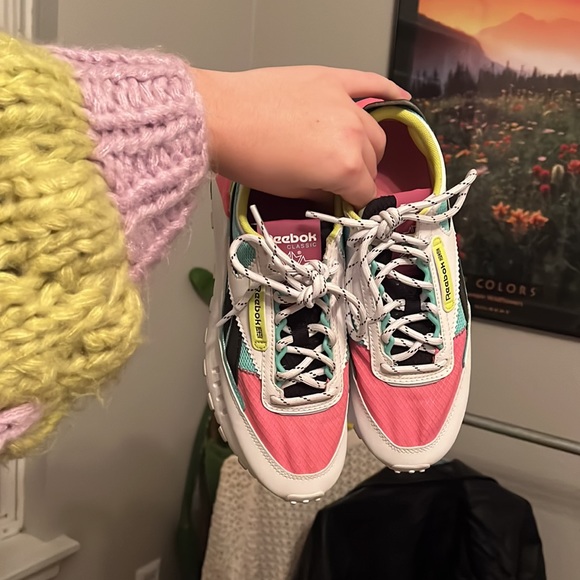 Reebok sneakers - Picture 2 of 3